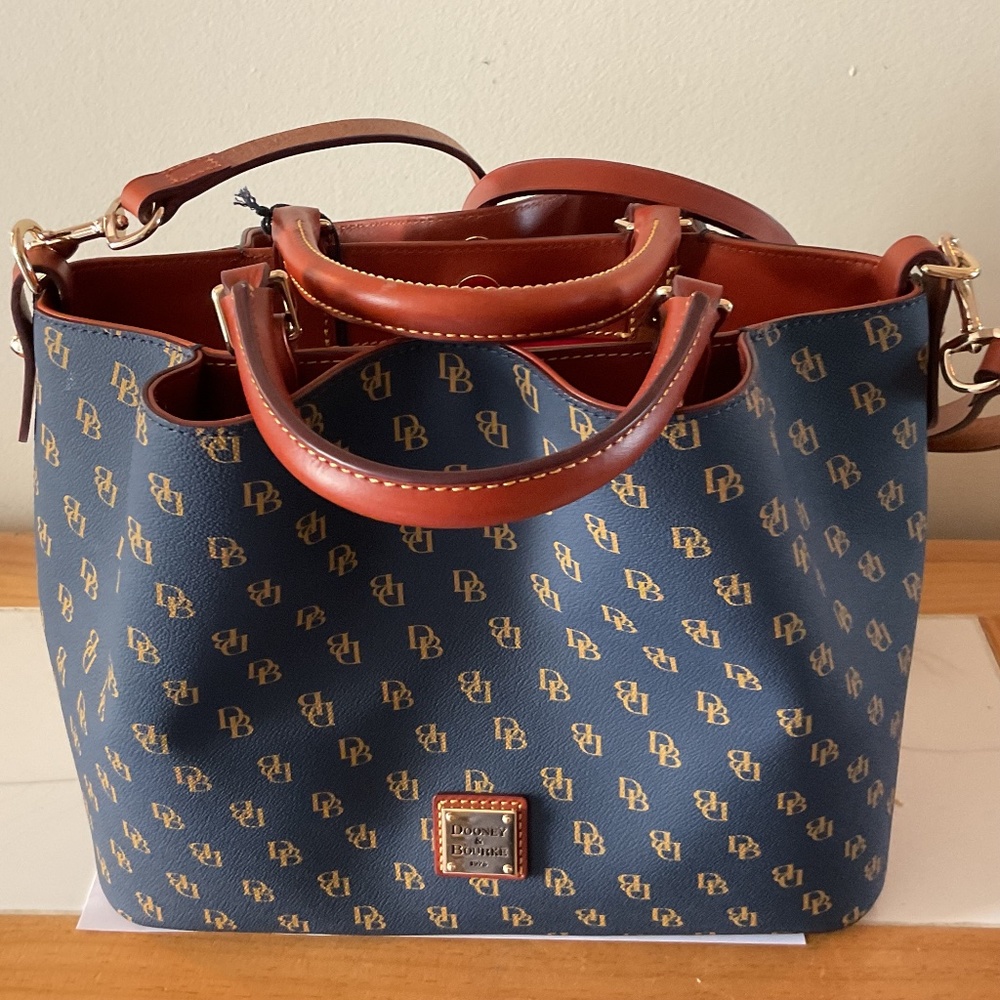 Dooney& Bourke Brenna signature NWT.